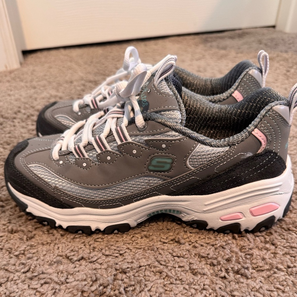 Sketchers D’Lites - Size 5